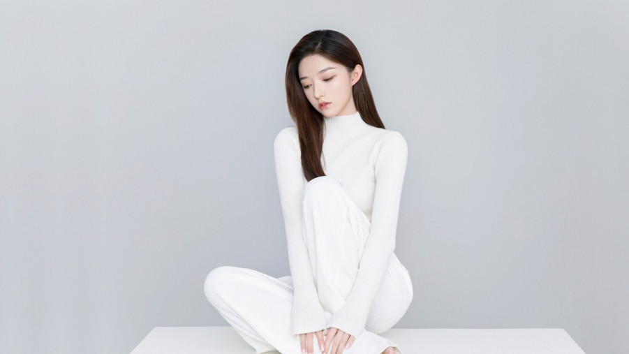杨依易头像